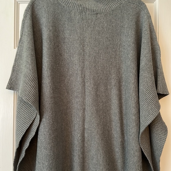 Messimo Poncho Sweater - Picture 10 of 11